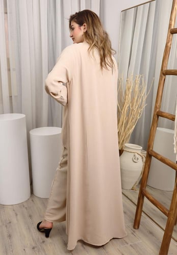 طقم عباية نسائية بلمسة لون البيج الراقي