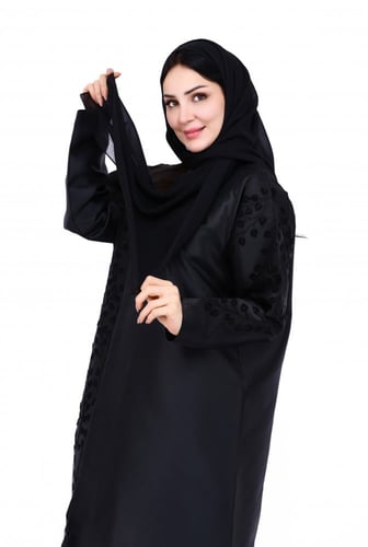 طرحة نسائية من قماش الشيفون السادة : لمسة أنيقة لك...