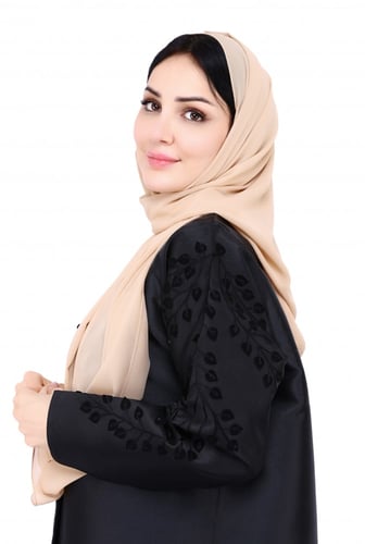 طرحة نسائية من قماش الشيفون السادة : لمسة أنيقة لك...