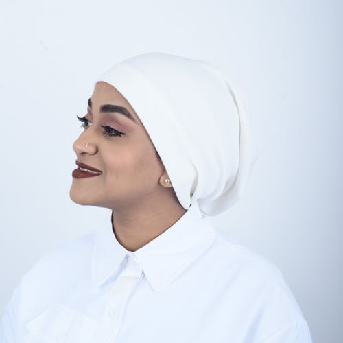 توربان بحامل شعر من قماش معرَّق من بلاك وينج: أناق...