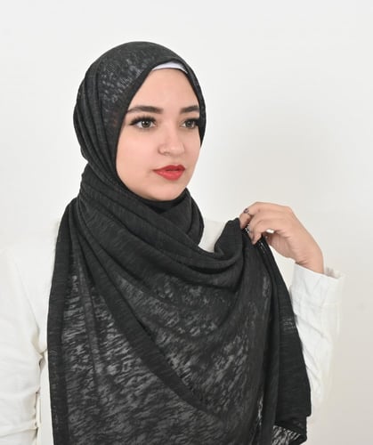 حجاب لينين من بلاك وينج - الأناقة في أبسط صورها