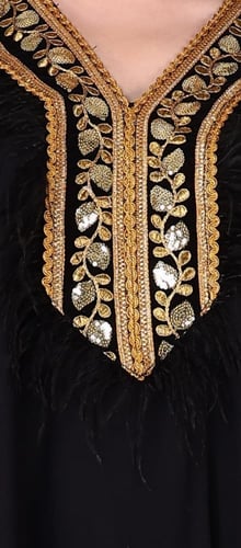 جلابية بتصميم وسيع وعصري