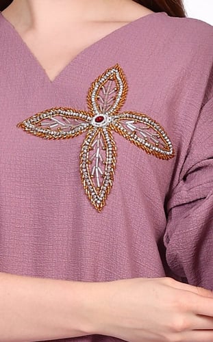 جلابية عصرية ناعمة من بلاك وينج