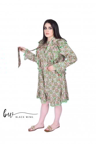 فستان قصير بربطة عنق من بلاك وينج