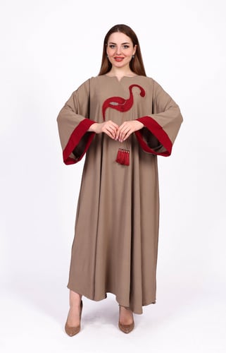 جلابية أنيقة بتصميم كم مربع وتطريز الصدر