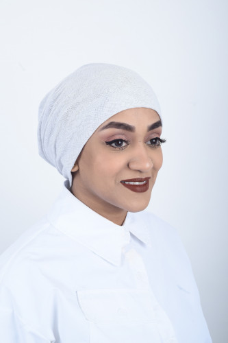 توربان بحامل شعر من قماش معرَّق: إطلالة تجمع الأنا...