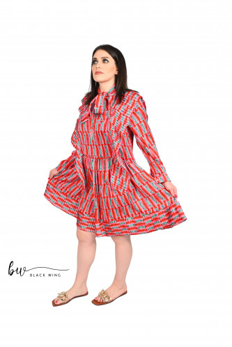 فستان قصير بربطة عنق من بلاك وينج