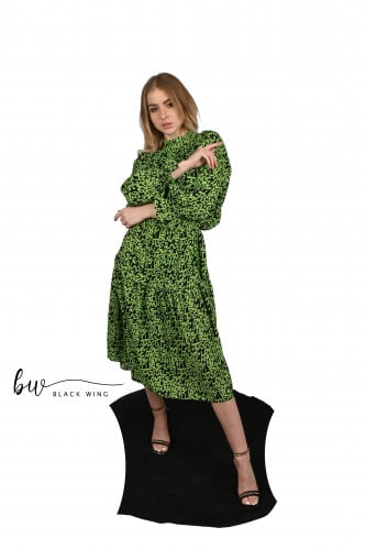 فستان متوسط الطول مرسوم حروف