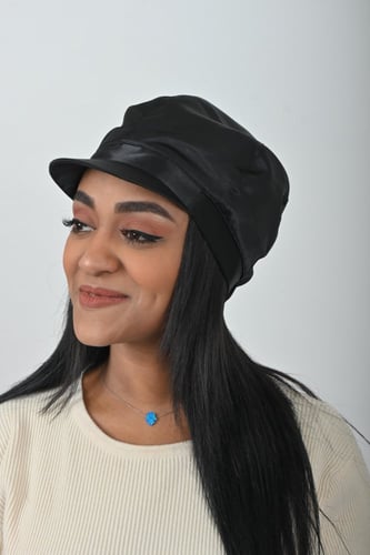 كاب كاجوال ساتان من بلاك وينج: أناقة عصرية بلمسة ف...