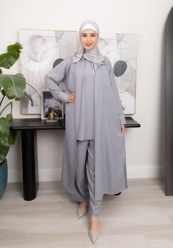 طقم مميز للمرأة العصرية جاكيت وبنطلون وبلوزة