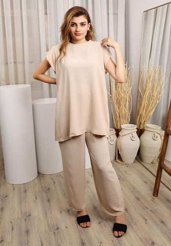 طقم عباية نسائية بلمسة لون البيج الراقي