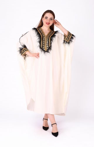 جلابية بتصميم وسيع من بلاك وينج