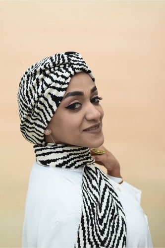توربان بعقدة مع سكارف مشجر من بلاك وينج – حيث الأن...