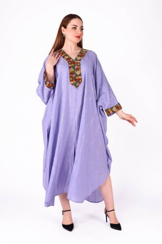 جلابية أنيقة بتطريز حديث وقصة عصرية