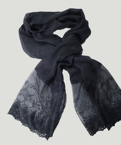 حجاب لينين بأطراف دانتيل من بلاك وينج – لمسة من ال...