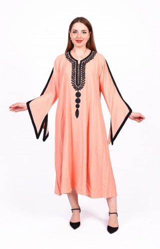 جلابية بتطريز صدر من بلاك وينج