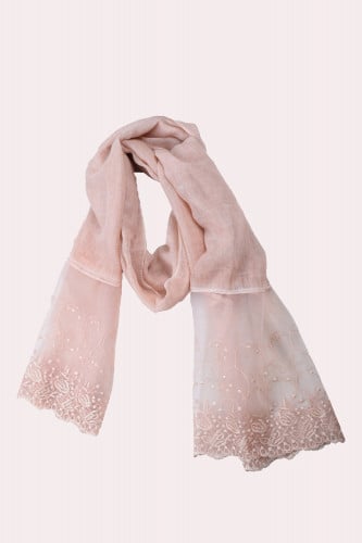 حجاب لينين بأطراف دانتيل من بلاك وينج – لمسة من ال...