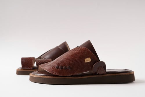 حذاء من جلد الثعبان البني وجلد الماعز