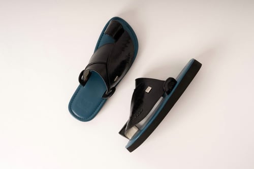 حذاء من جلد ساق النعام الاسود وجلد الماعز الكحلي