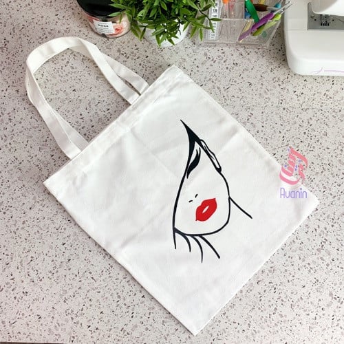 حقيبة قماشية أبيض بطباعه