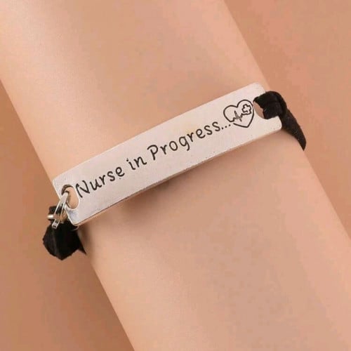 أسوار ممرضة تحت الإنشاء nurse in progress