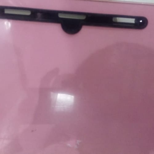 طاولة للكتابة وردي