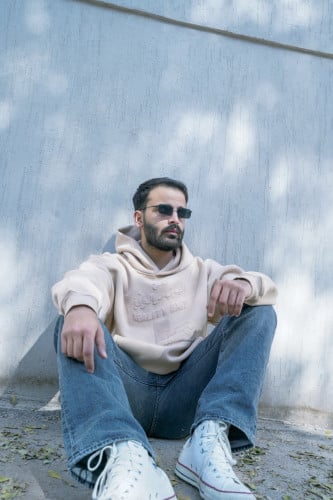 مخرج الهرب من الواقع hoodie