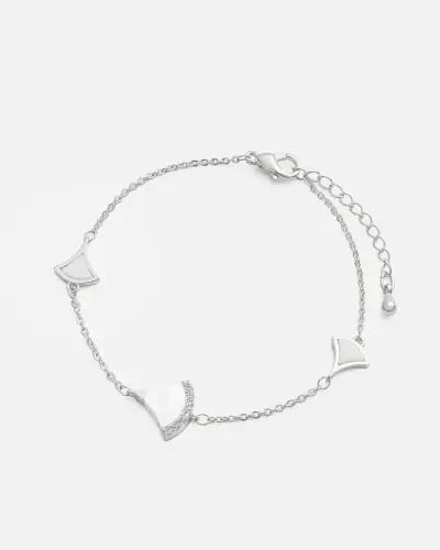 اسوارة نسائية بتفاصيل تعكس الحرفية