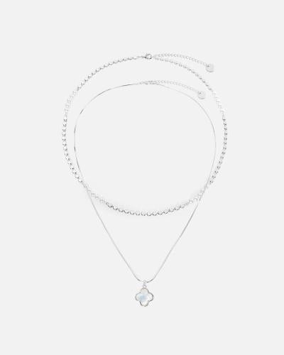 سلسال نسائي مميز بلون فضي