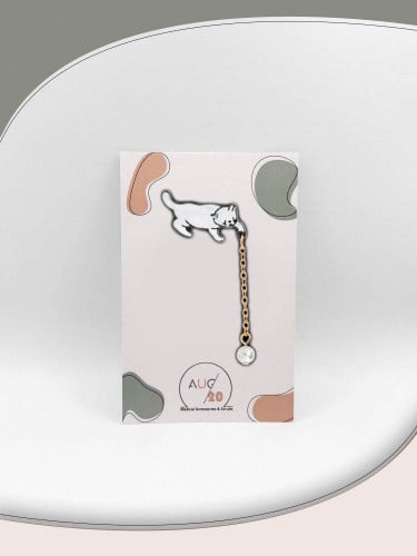 بروش القط والكرة