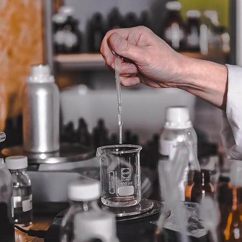 صمم عطرك الخاص