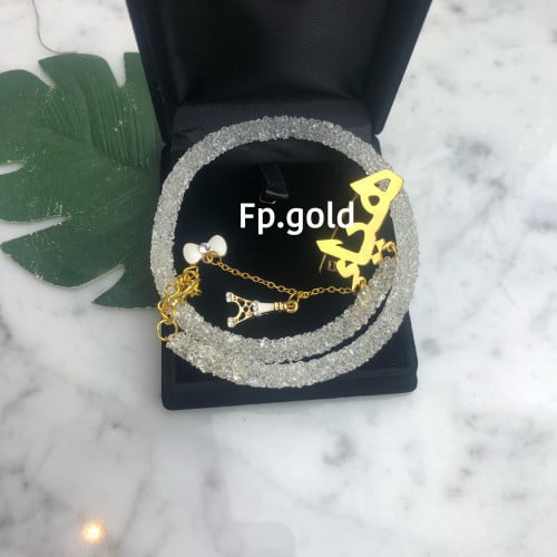 بروش مطلي ذهب بالاسم مع فصين وتعليقه لهايه كرستال