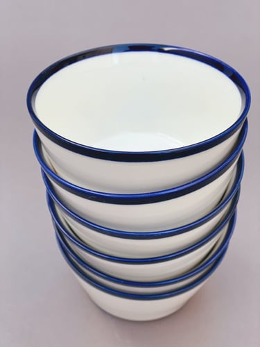 اناء سيراميك صغير - ابيض/ ازرق