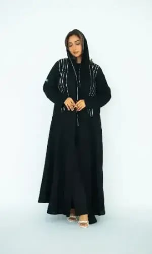 عباية لنن أسود بتطريز أبيض