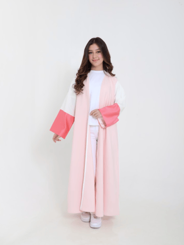 عباية وردي باطراف فوشي K15