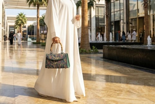 شنطة يد صغيرة خضراء حرير وجلد طبيعي وخشب البامبو