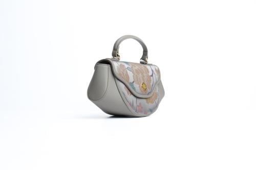 شنطة يد صغيرة رمادية حرير وجلد طبيعي