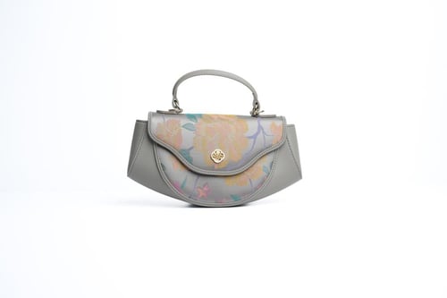 شنطة يد صغيرة وردية حرير وجلد طبيعي