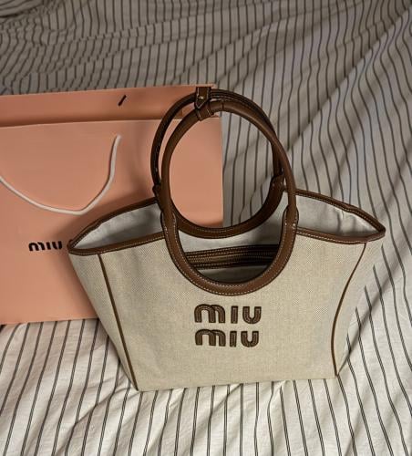 شنط miu miu