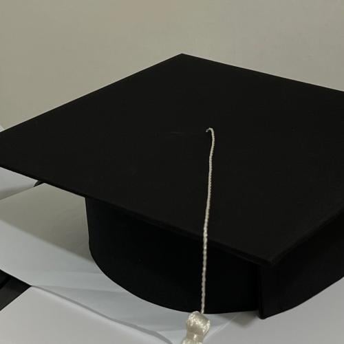 قبعة تخرج حسب الطلب