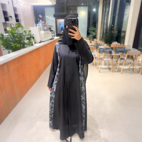 عباية بتطريز جانبي