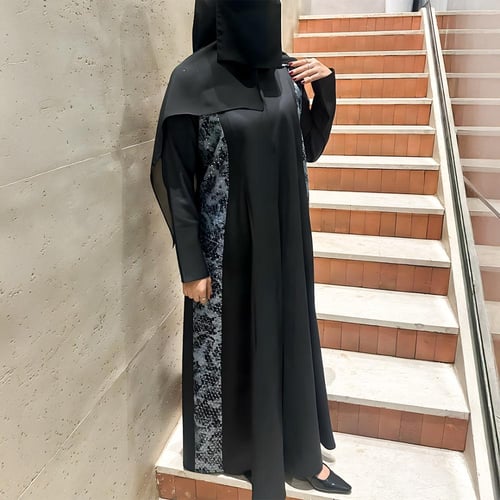 عباية بتطريز جانبي