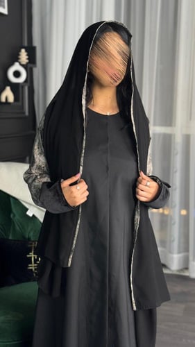 عباية سادة بلمسة رمادية