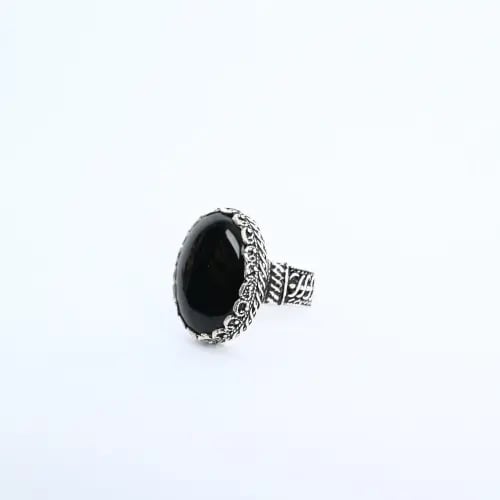 Yemeni black agate ring with royal craftsmanship