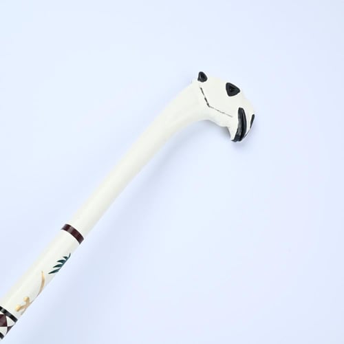 عصا رأس الجمل المزينة بالنقوش اليدوية