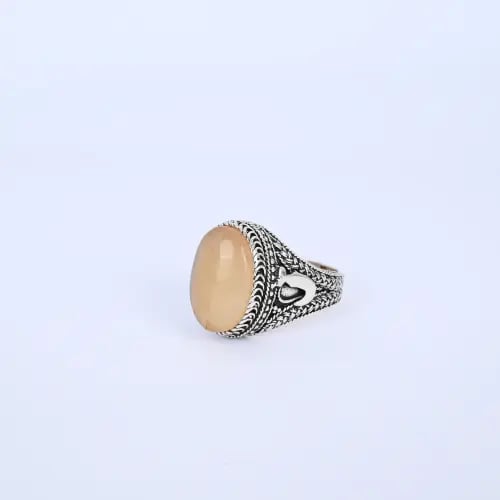 Giraffe ring with dagger engraving