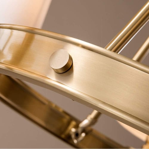 ثريا بيضاء وإطار معدني أسود