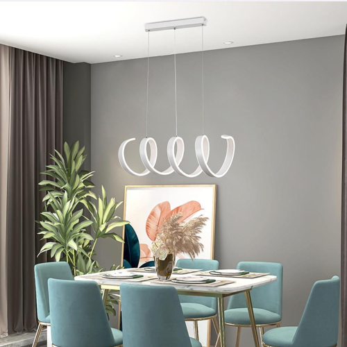 ثريا فاخرة بتصميم أنيق – إضاءة مثالية للمساحات الع...