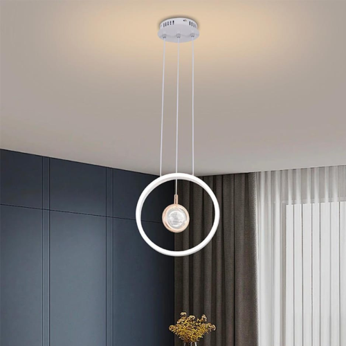 علاقة مودرن بإطار أبيض لإضافة لمسة عصرية وأنيقة عل...