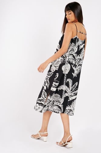 فستان اسود بطبعات